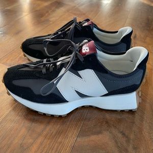 New Balance 327 LIKE NEW!